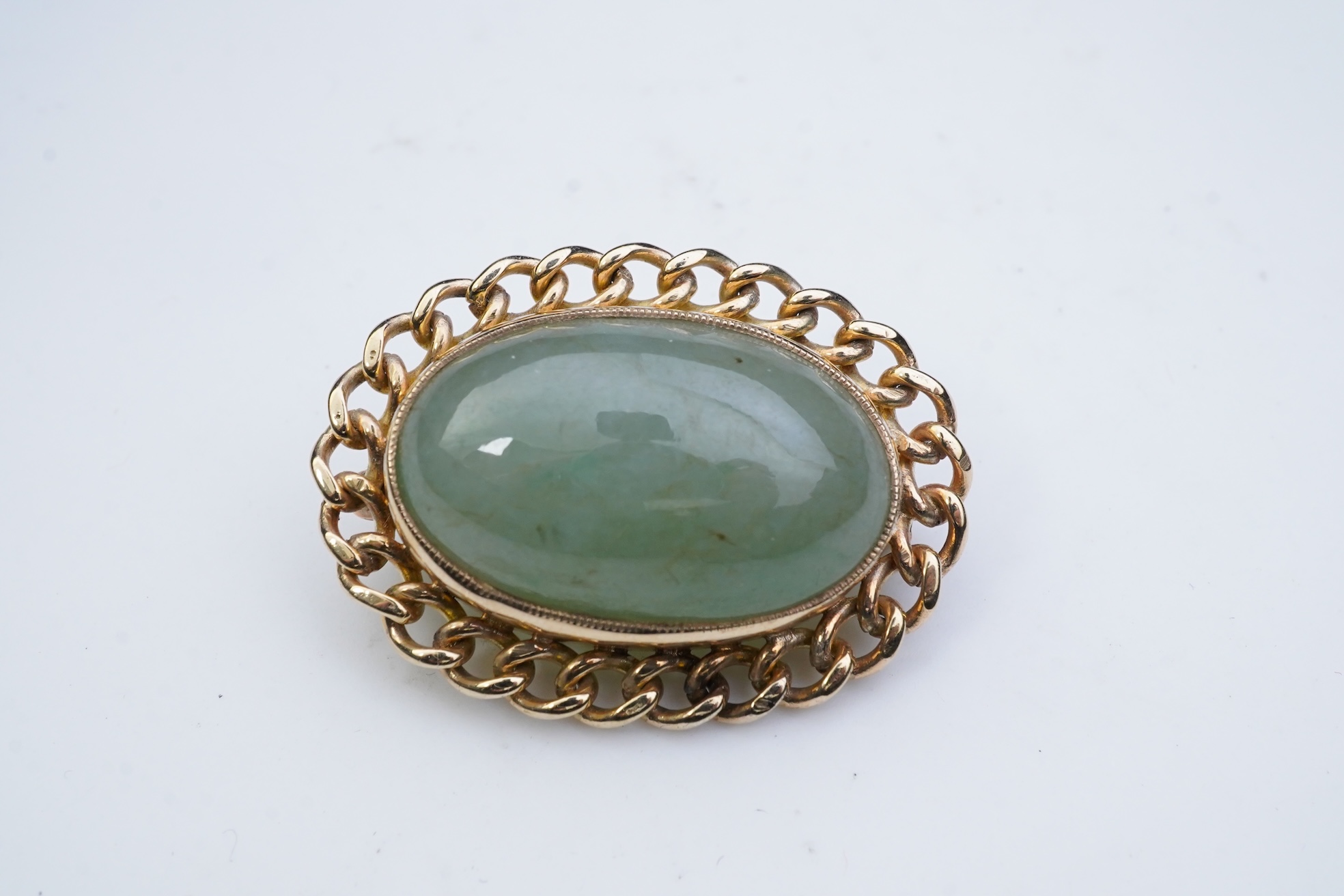 A 9ct gold and jadeite brooch